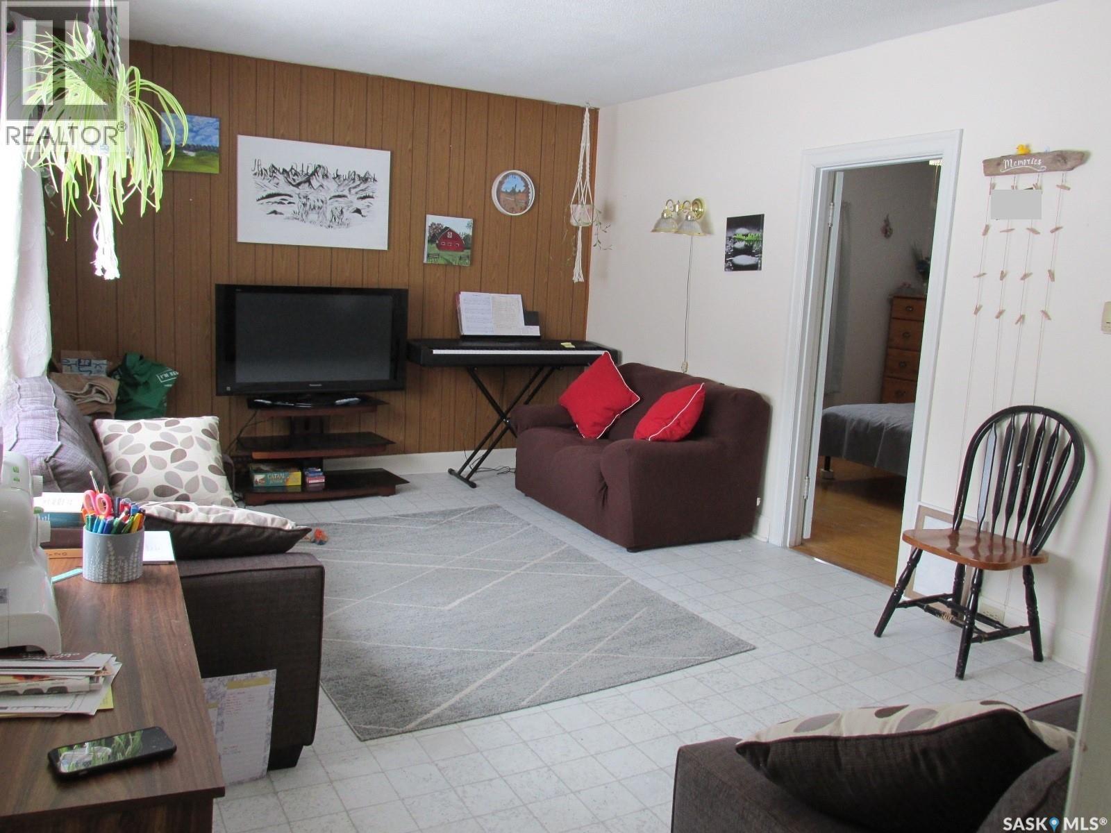 413 1st Street W, Nipawin, Saskatchewan  S0E 1E0 - Photo 2 - SK028838