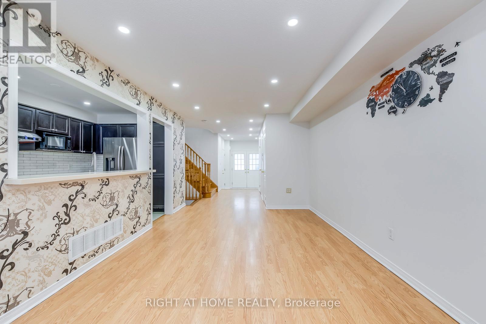 15 Eagle Trace Drive, Brampton, Ontario  L6R 0M3 - Photo 6 - W12804038