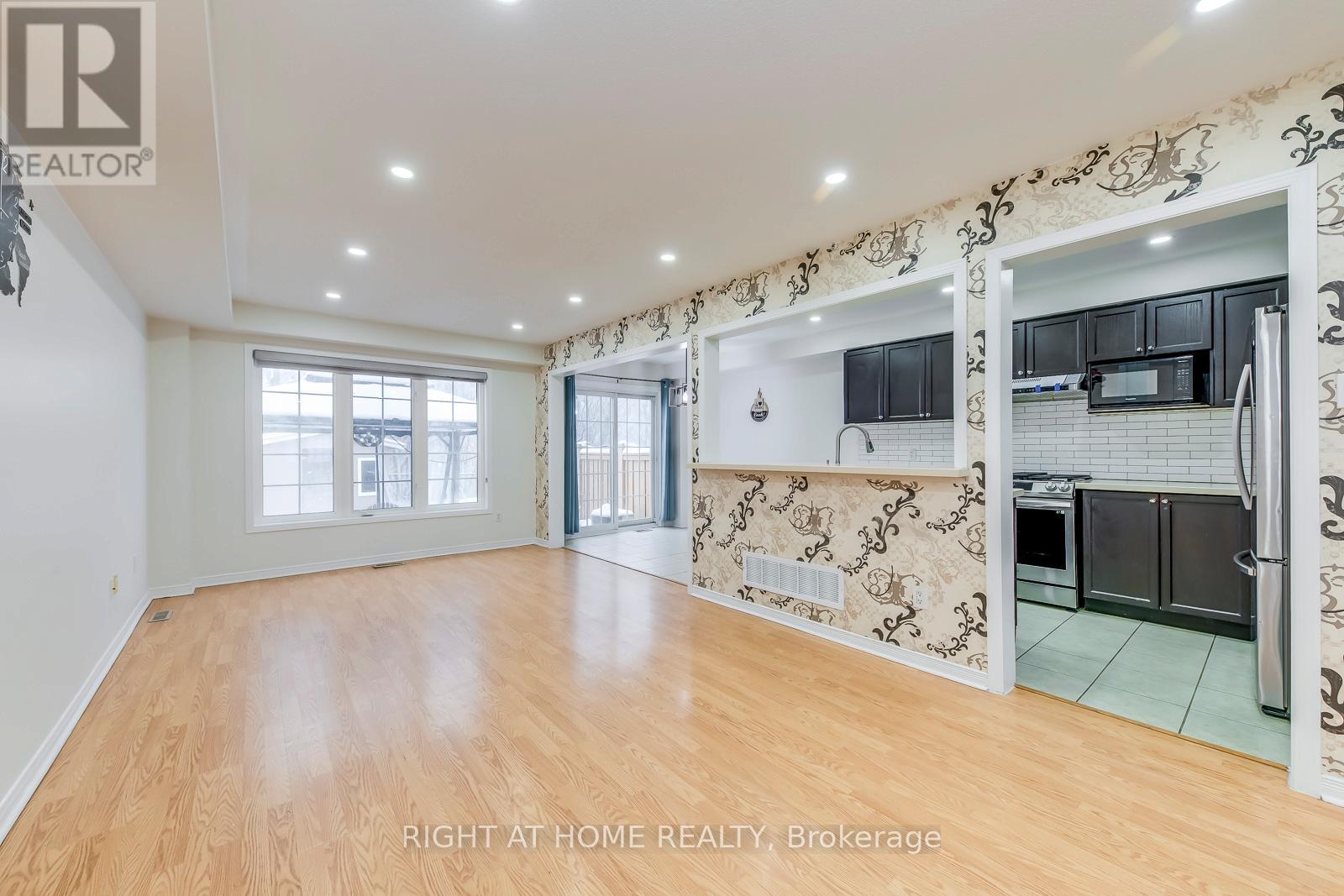 15 Eagle Trace Drive, Brampton, Ontario  L6R 0M3 - Photo 7 - W12804038