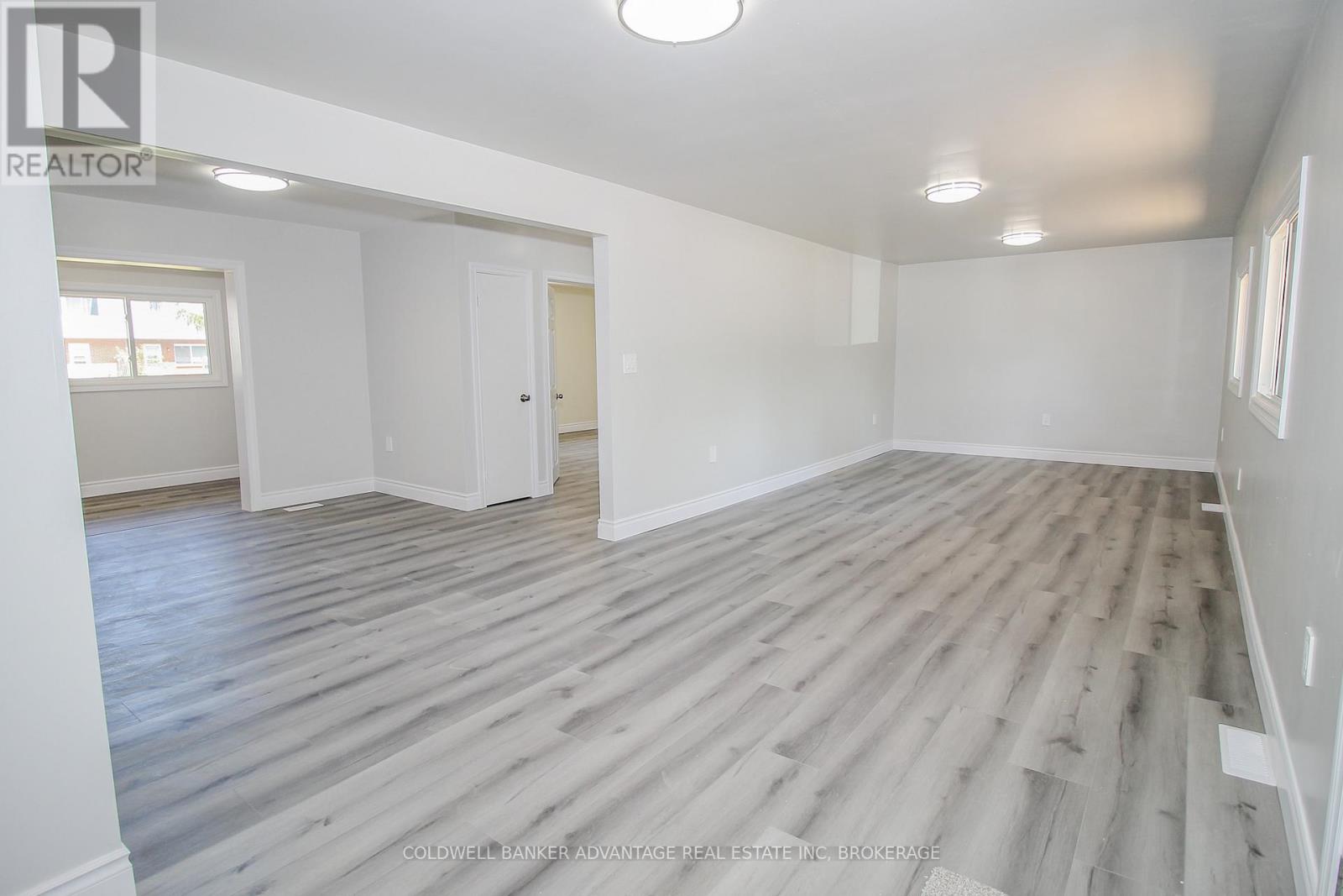 378 Thorold Road, Welland, Ontario  L3C 3W6 - Photo 2 - X12804142