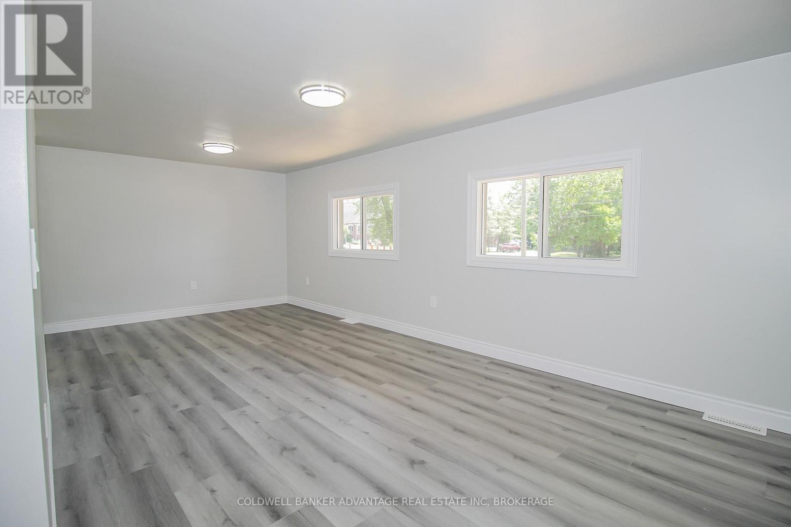 378 Thorold Road, Welland, Ontario  L3C 3W6 - Photo 4 - X12804142