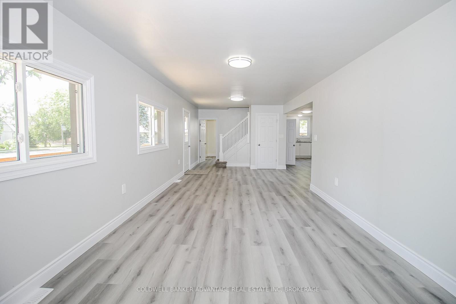 378 Thorold Road, Welland, Ontario  L3C 3W6 - Photo 5 - X12804142