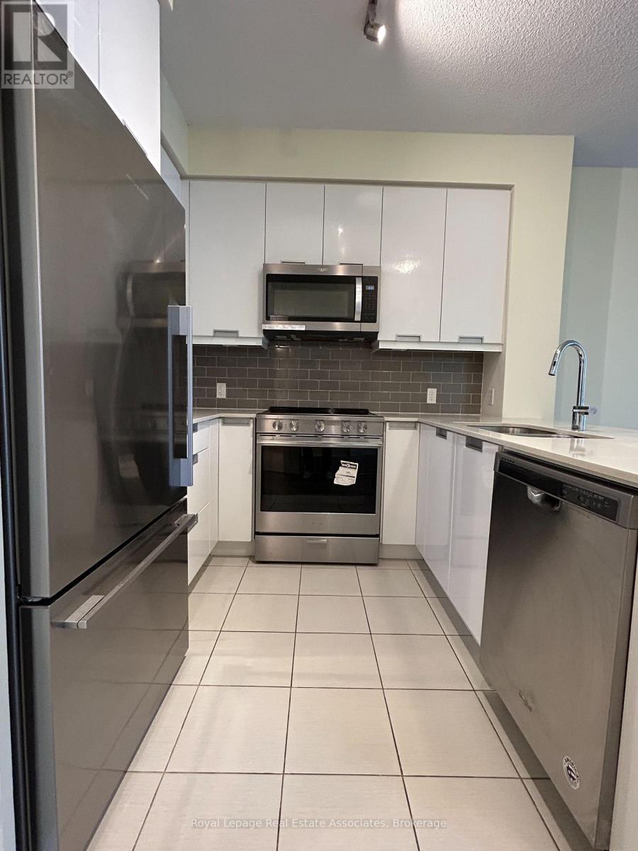 1302 - 65 Watergarden Drive, Mississauga, Ontario  L5R 0G9 - Photo 10 - W12803604