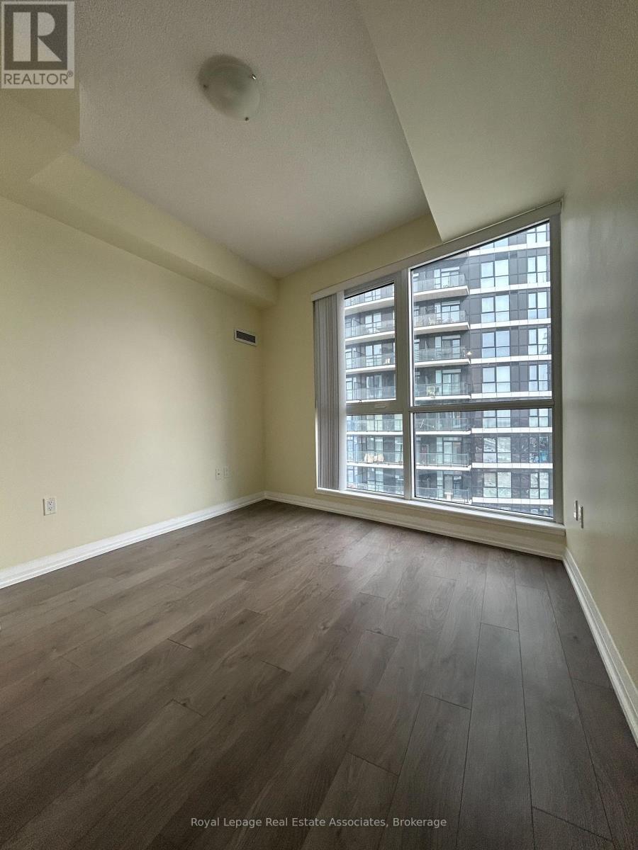 1302 - 65 Watergarden Drive, Mississauga, Ontario  L5R 0G9 - Photo 18 - W12803604