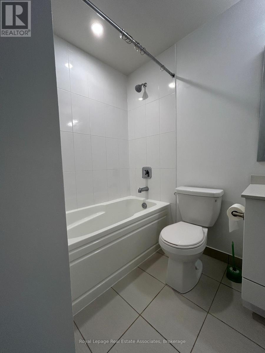 1302 - 65 Watergarden Drive, Mississauga, Ontario  L5R 0G9 - Photo 8 - W12803604