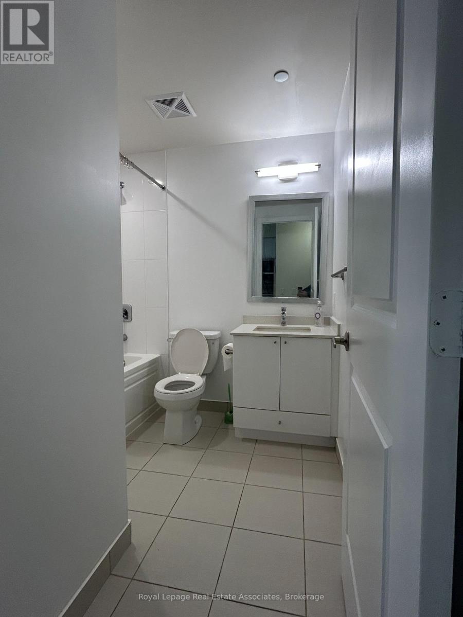 1302 - 65 Watergarden Drive, Mississauga, Ontario  L5R 0G9 - Photo 7 - W12803604