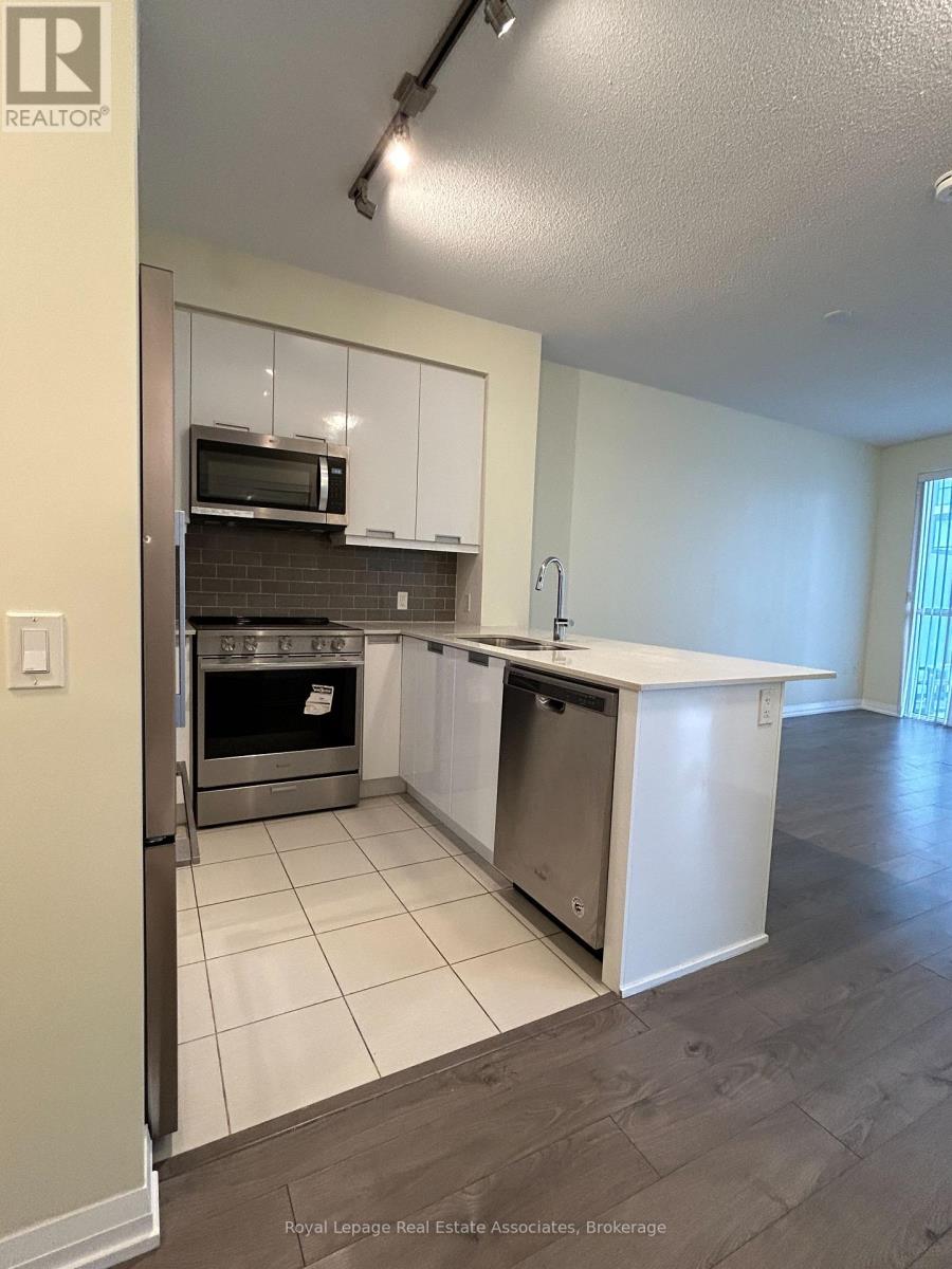 1302 - 65 Watergarden Drive, Mississauga, Ontario  L5R 0G9 - Photo 9 - W12803604