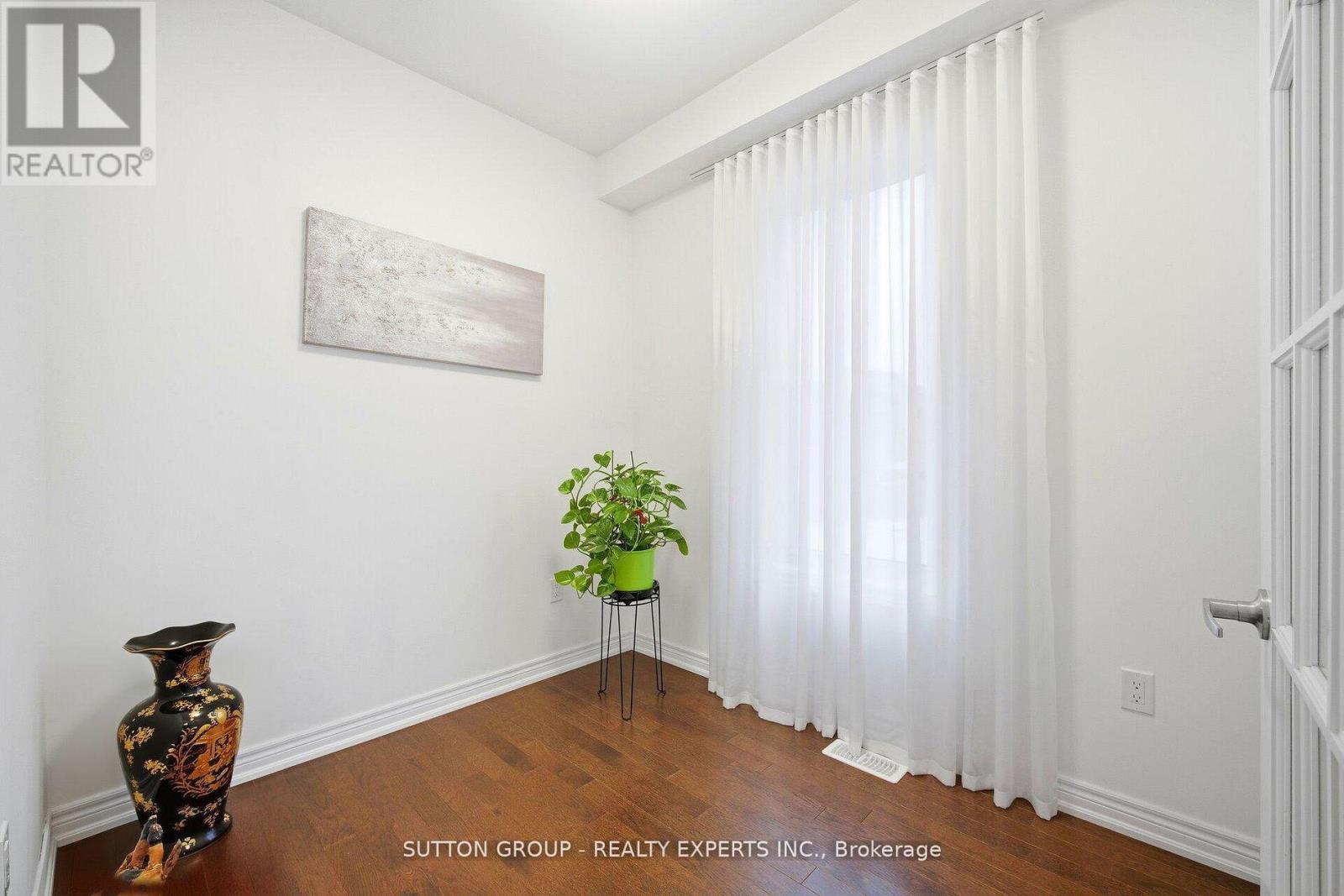 146 Beaconsfield Drive, Vaughan, Ontario  L4H 4L7 - Photo 5 - N12804086