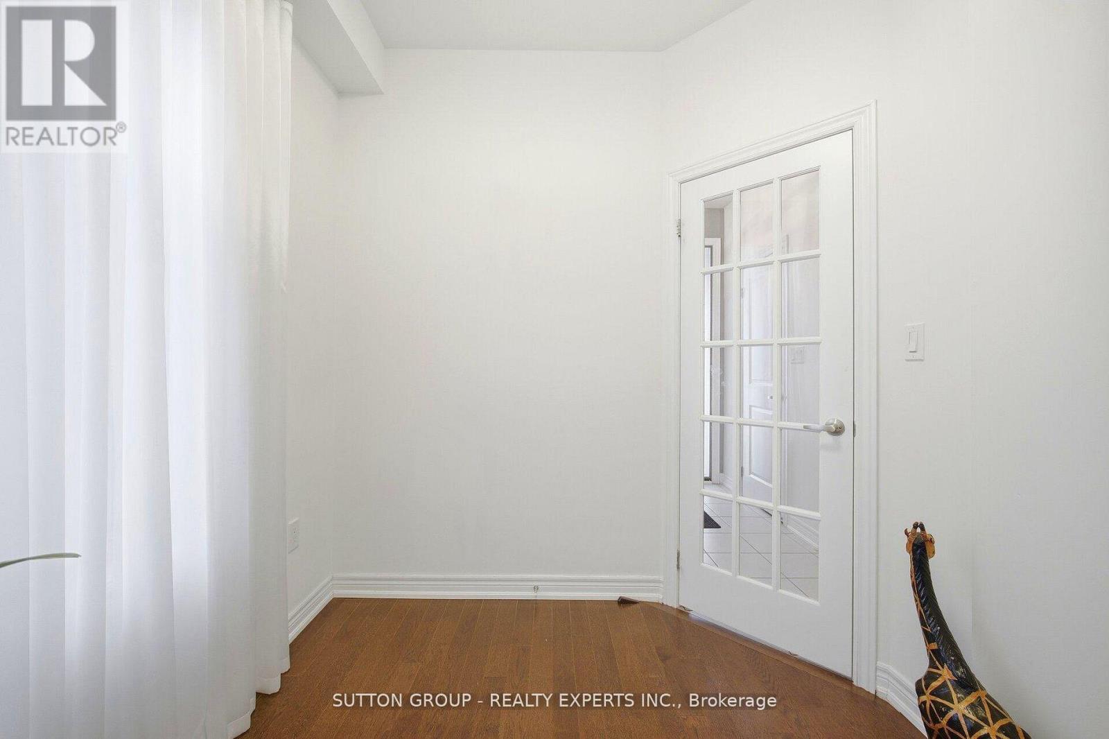 146 Beaconsfield Drive, Vaughan, Ontario  L4H 4L7 - Photo 6 - N12804086