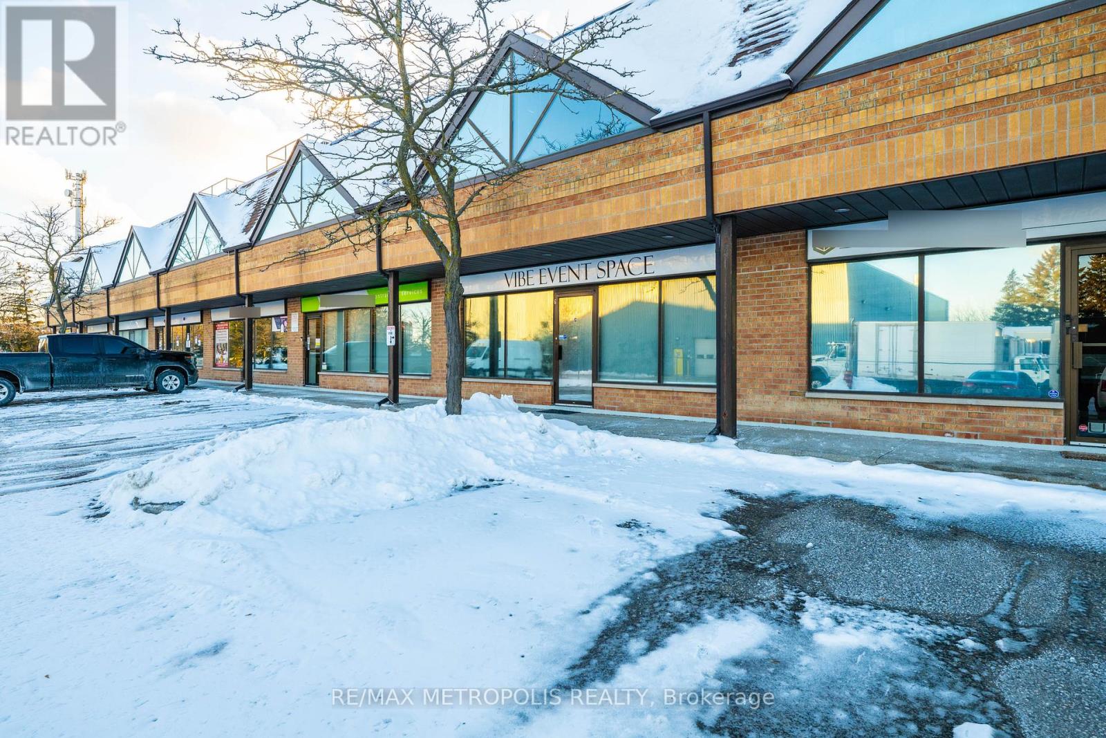 6 - 117 Ringwood Drive, Whitchurch-Stouffville, Ontario  L4A 8C1 - Photo 4 - N12804112