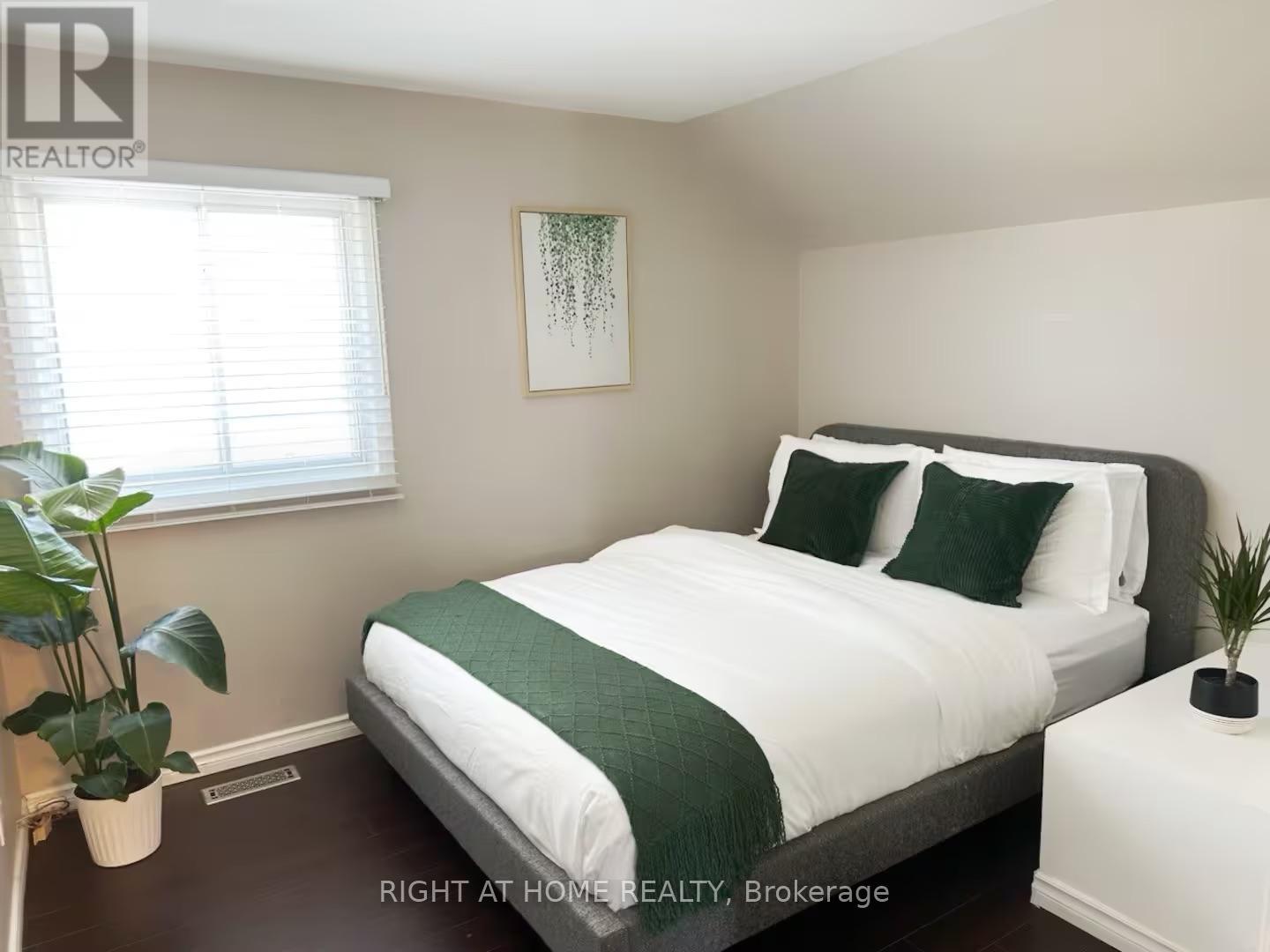 109 Yongehurst Road, Richmond Hill, Ontario  L4C 3T3 - Photo 12 - N12804122