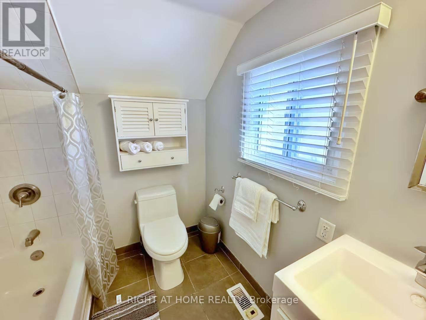 109 Yongehurst Road, Richmond Hill, Ontario  L4C 3T3 - Photo 15 - N12804122