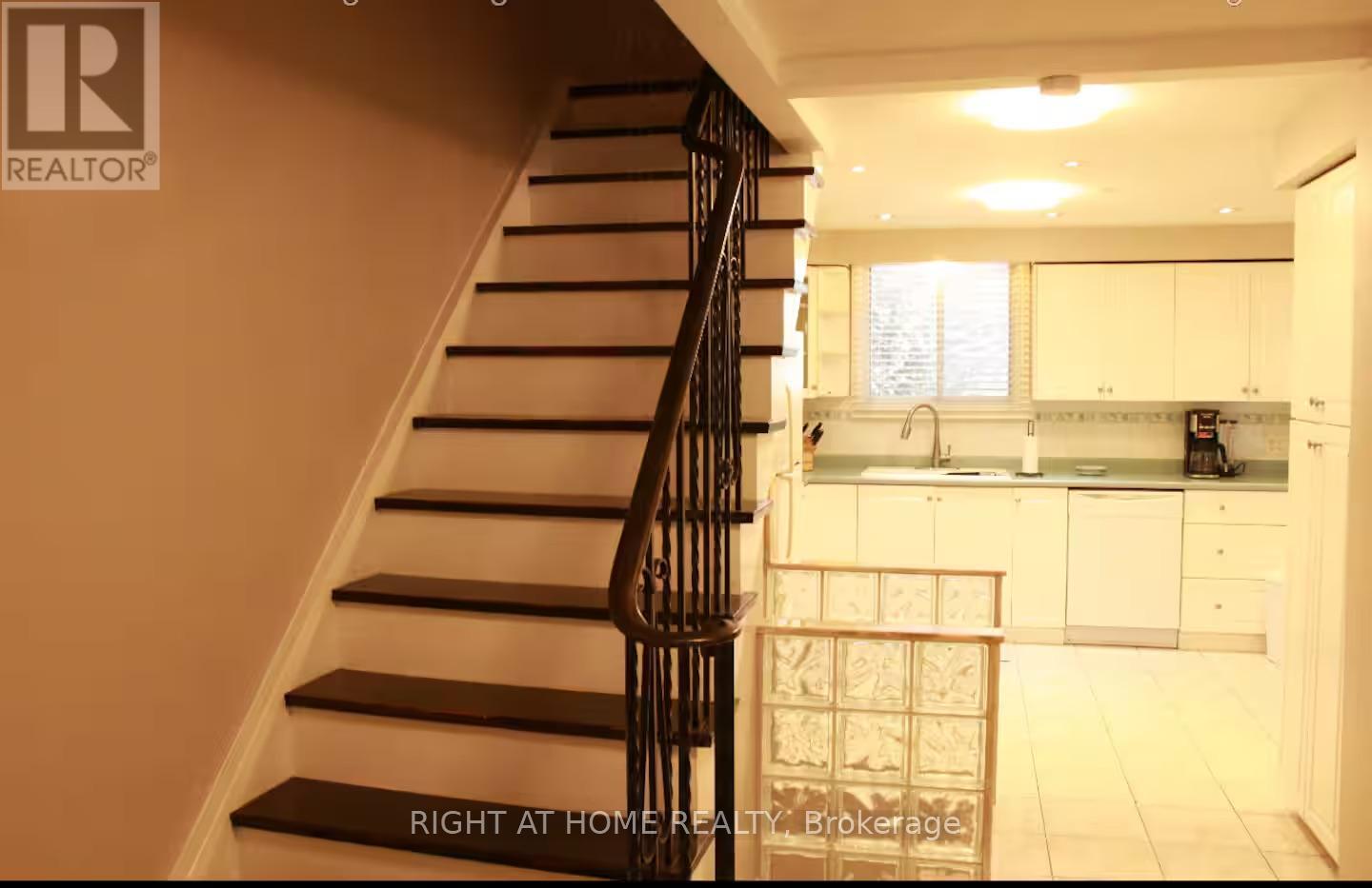 109 Yongehurst Road, Richmond Hill, Ontario  L4C 3T3 - Photo 18 - N12804122