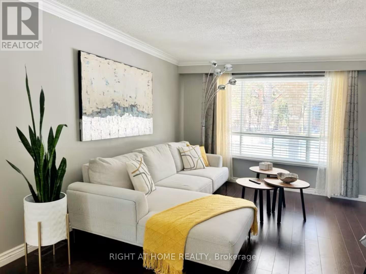 109 Yongehurst Road, Richmond Hill, Ontario  L4C 3T3 - Photo 3 - N12804122