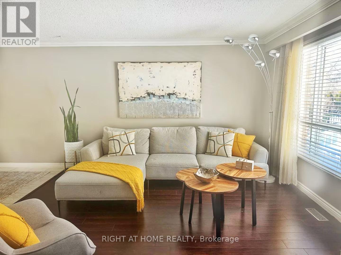 109 Yongehurst Road, Richmond Hill, Ontario  L4C 3T3 - Photo 4 - N12804122