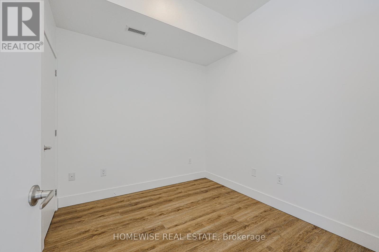 201 - 3020 Dundas Street W, Toronto, Ontario  M6P 1Z3 - Photo 20 - W12804084