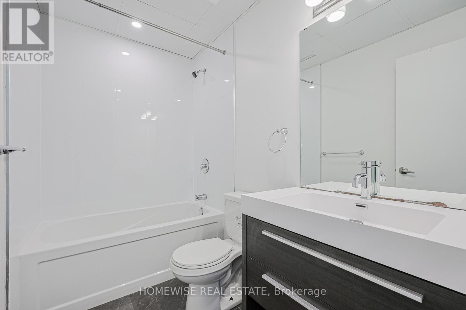 201 - 3020 Dundas Street W, Toronto, Ontario  M6P 1Z3 - Photo 22 - W12804084