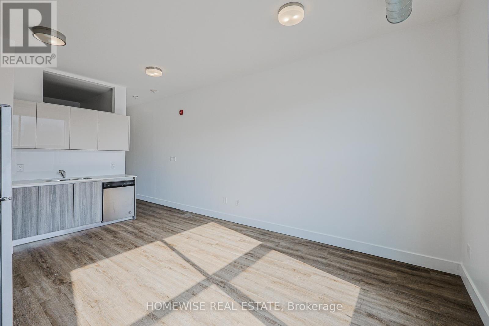 201 - 3020 Dundas Street W, Toronto, Ontario  M6P 1Z3 - Photo 6 - W12804084