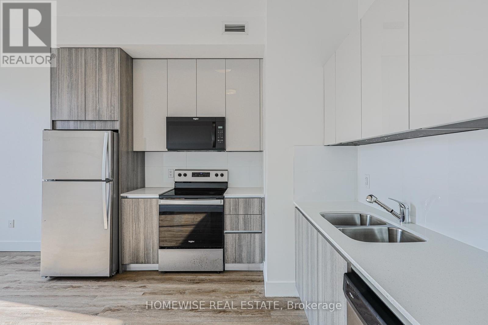 201 - 3020 Dundas Street W, Toronto, Ontario  M6P 1Z3 - Photo 8 - W12804084