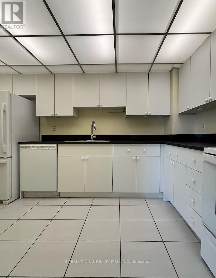 502 - 115 Hillcrest Avenue, Mississauga, Ontario  L5B 3Y9 - Photo 10 - W12804096