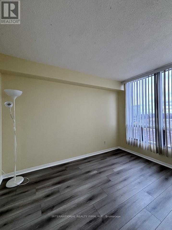 502 - 115 Hillcrest Avenue, Mississauga, Ontario  L5B 3Y9 - Photo 5 - W12804096