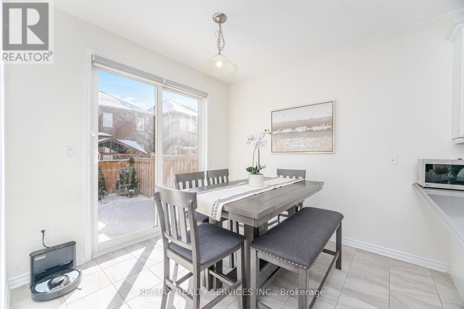 17 Averill Road, Brampton, Ontario  L7A 5A7 - Photo 11 - W12804126