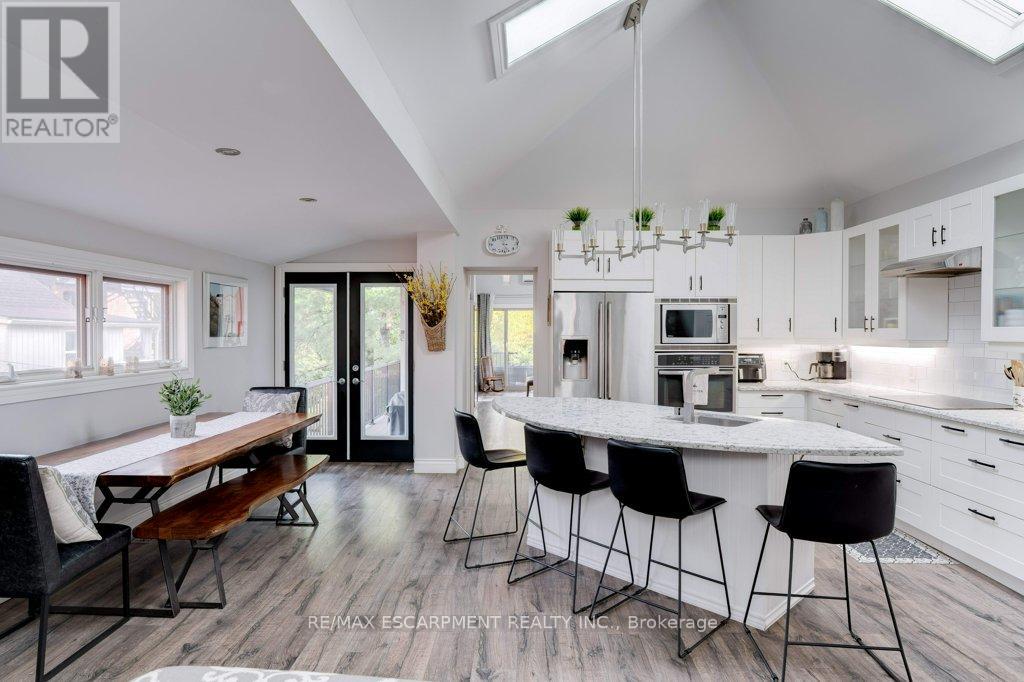 7 Homewood Avenue, Hamilton, Ontario  L8P 2M1 - Photo 11 - X12804102