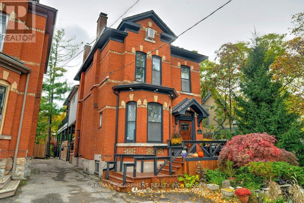 7 Homewood Avenue, Hamilton, Ontario  L8P 2M1 - Photo 2 - X12804102