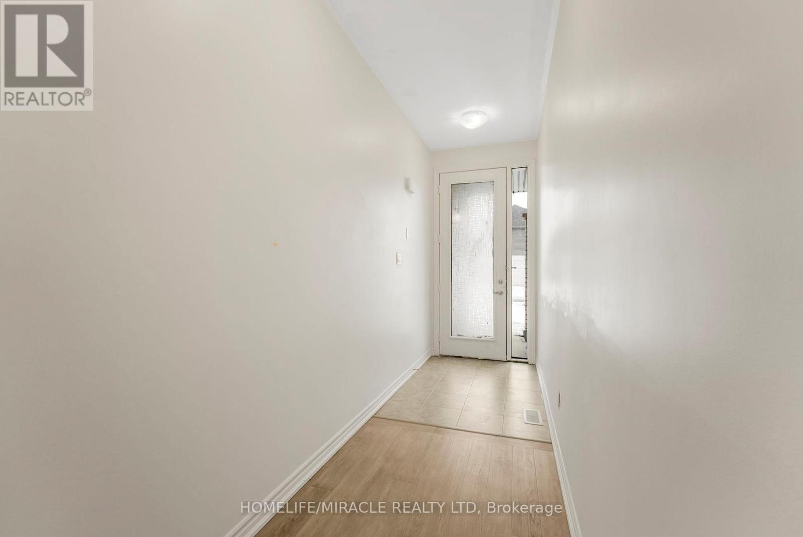 35 Caroline Street, Welland, Ontario  L3B 0J8 - Photo 4 - X12804148