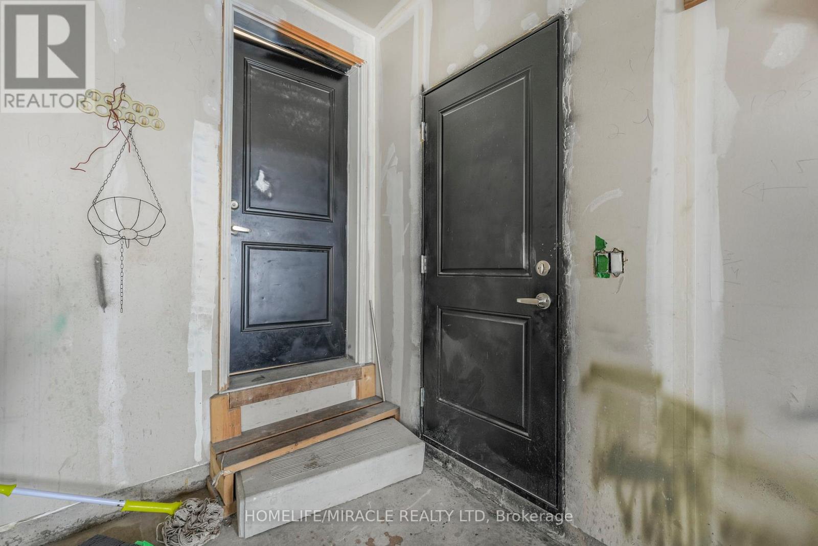 35 Caroline Street, Welland, Ontario  L3B 0J8 - Photo 40 - X12804148