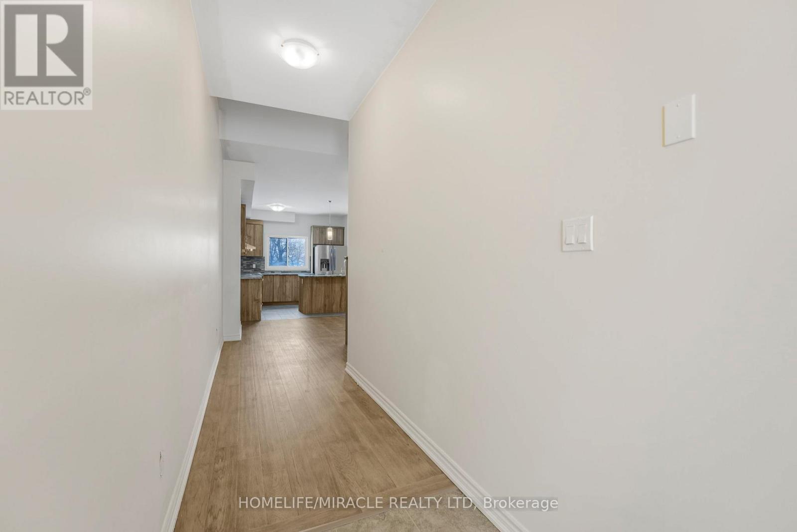 35 Caroline Street, Welland, Ontario  L3B 0J8 - Photo 5 - X12804148