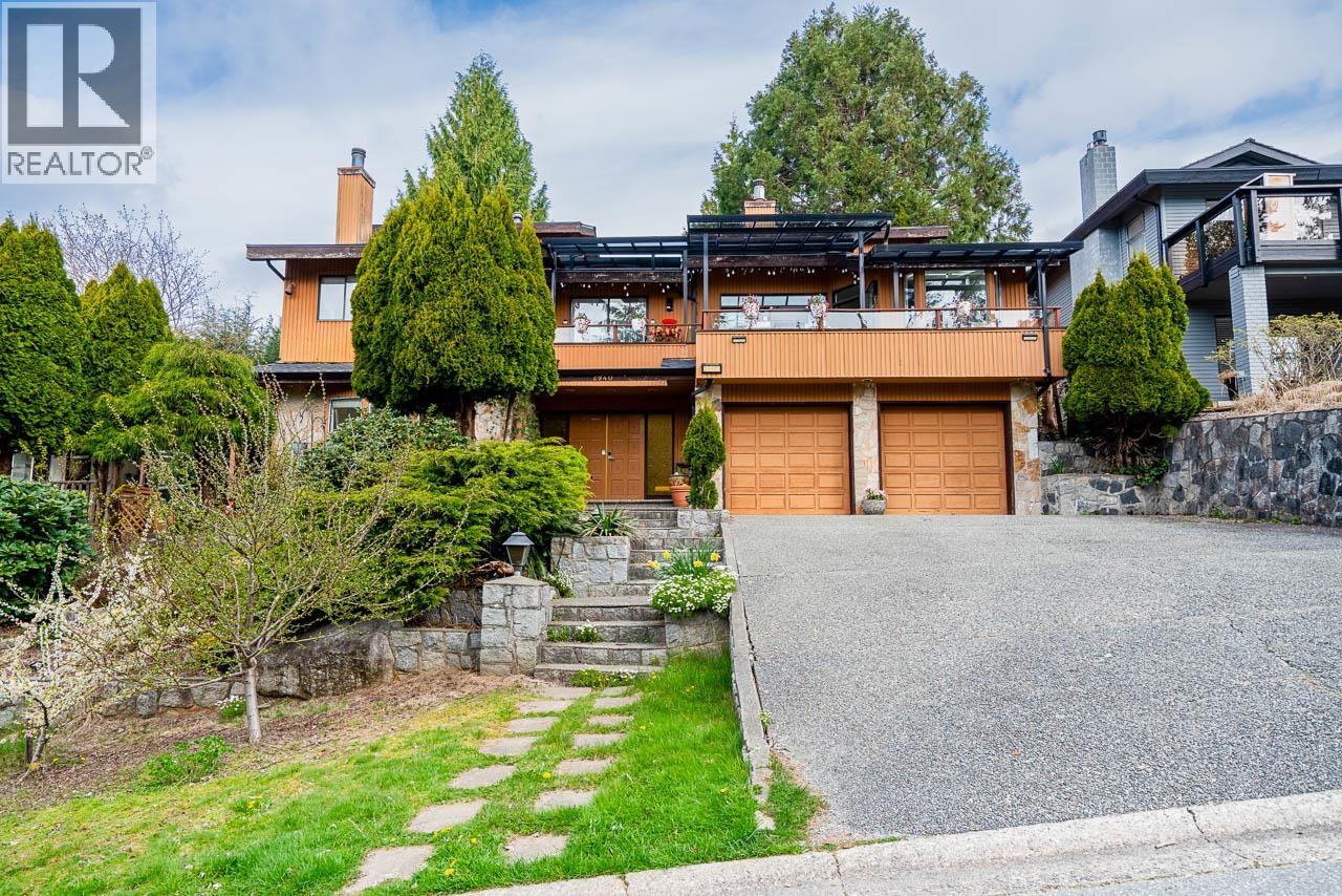 2940 DRESDEN WAY, North Vancouver, British Columbia