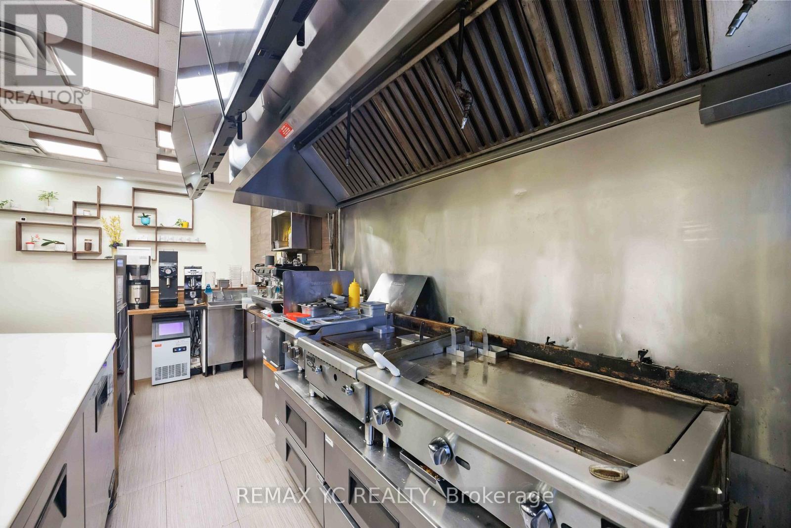 792 Bathurst Street, Toronto, Ontario  M6G 1K1 - Photo 3 - C12804202