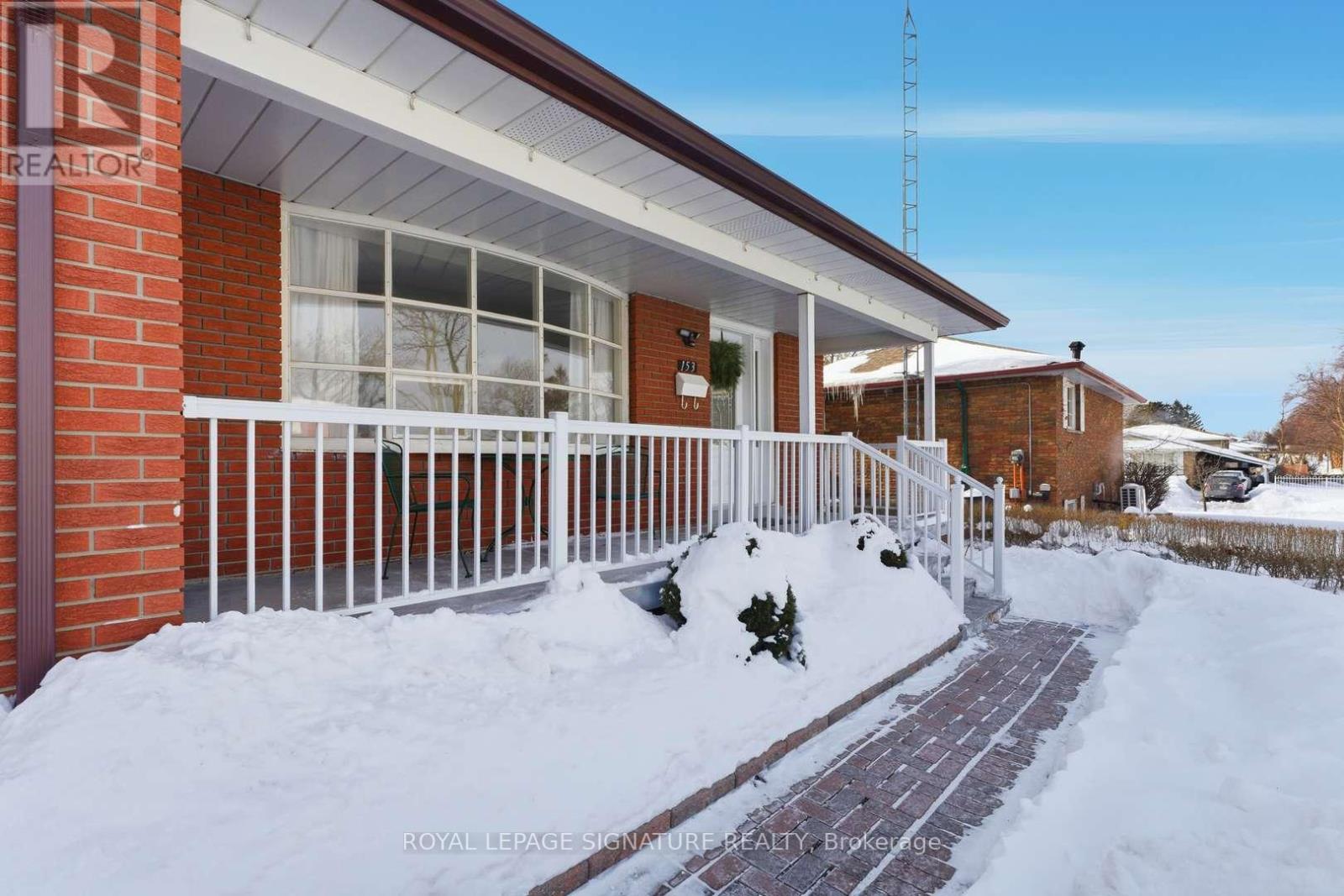 153 Lynnbrook Drive, Toronto, Ontario  M1H 2N4 - Photo 2 - E12804172