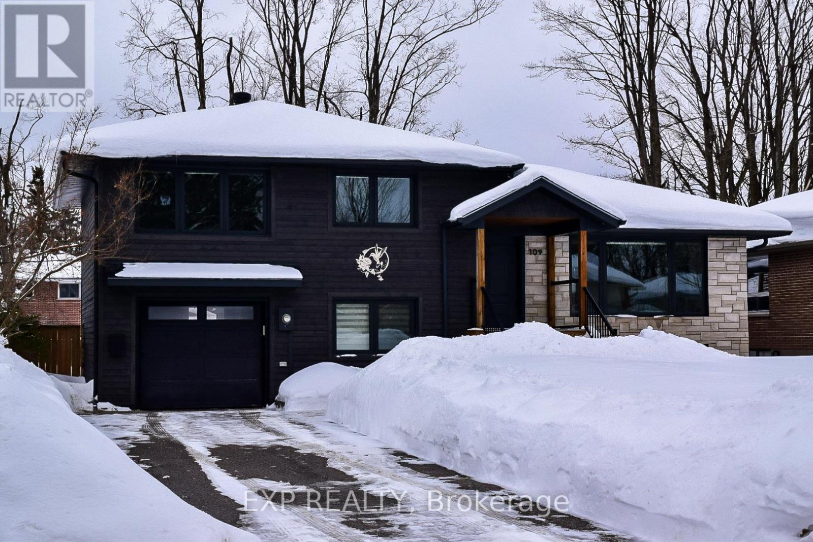 109 Strabane Avenue, Barrie, Ontario  L4M 2A3 - Photo 2 - S12804182