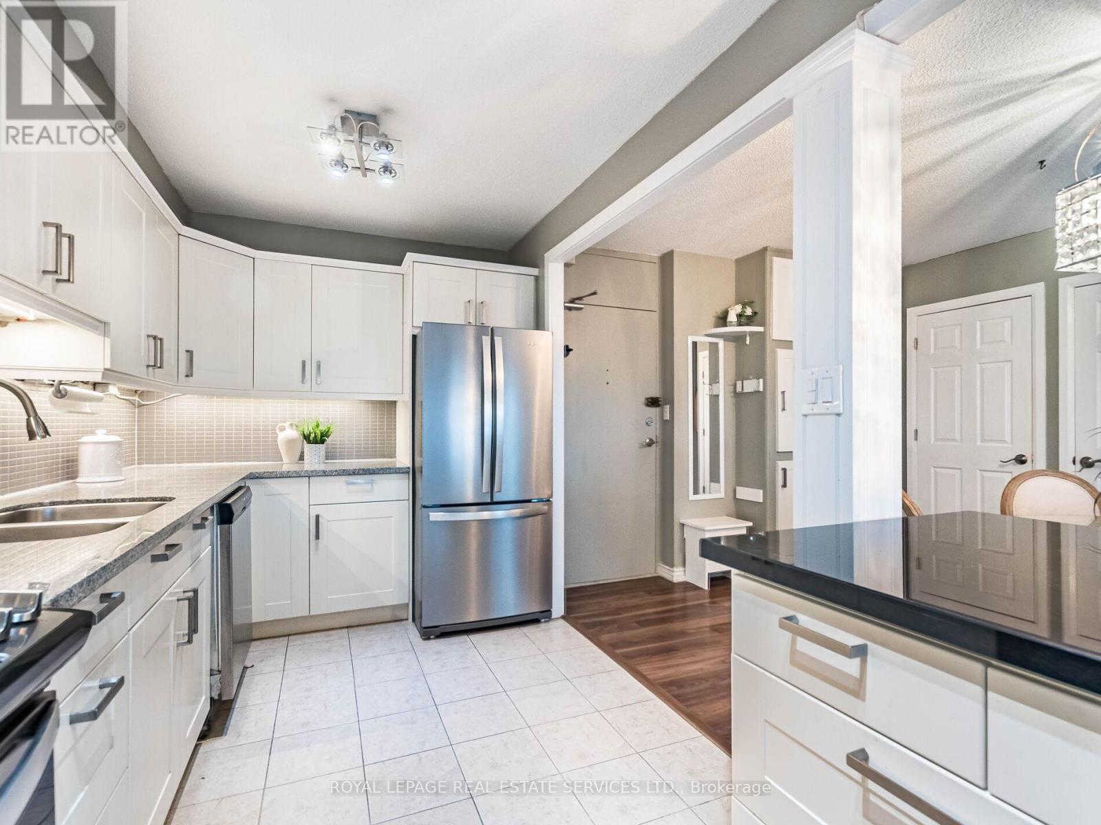 1304 - 240 Scarlett Road, Toronto, Ontario  M6N 4X4 - Photo 11 - W12804198