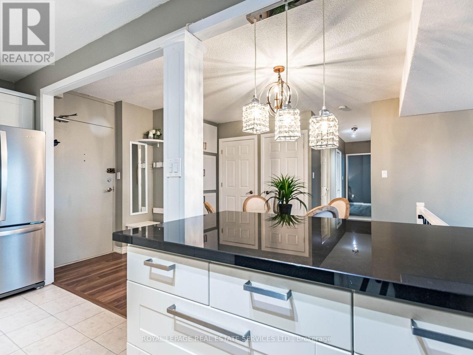 1304 - 240 Scarlett Road, Toronto, Ontario  M6N 4X4 - Photo 12 - W12804198