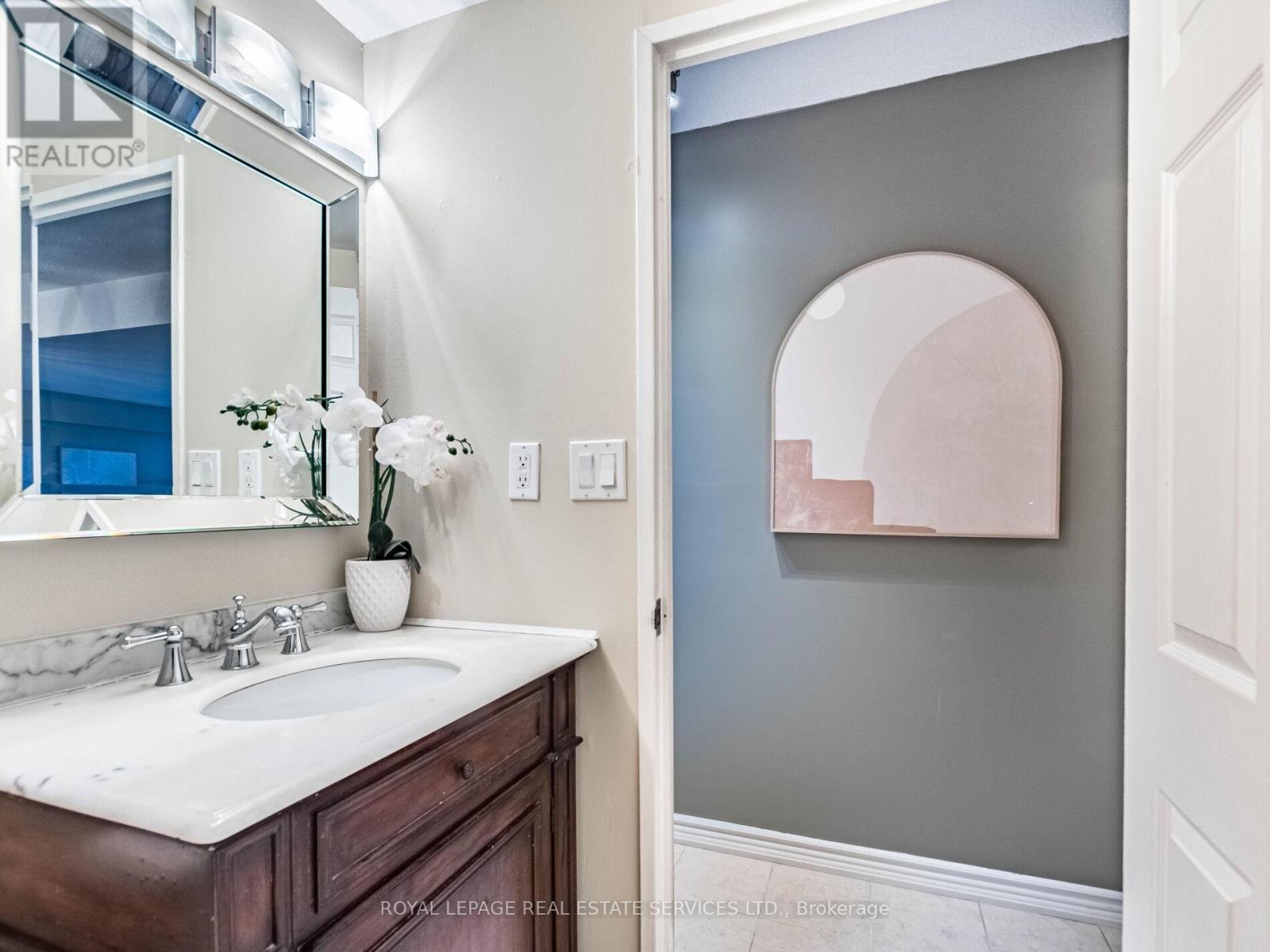 1304 - 240 Scarlett Road, Toronto, Ontario  M6N 4X4 - Photo 32 - W12804198