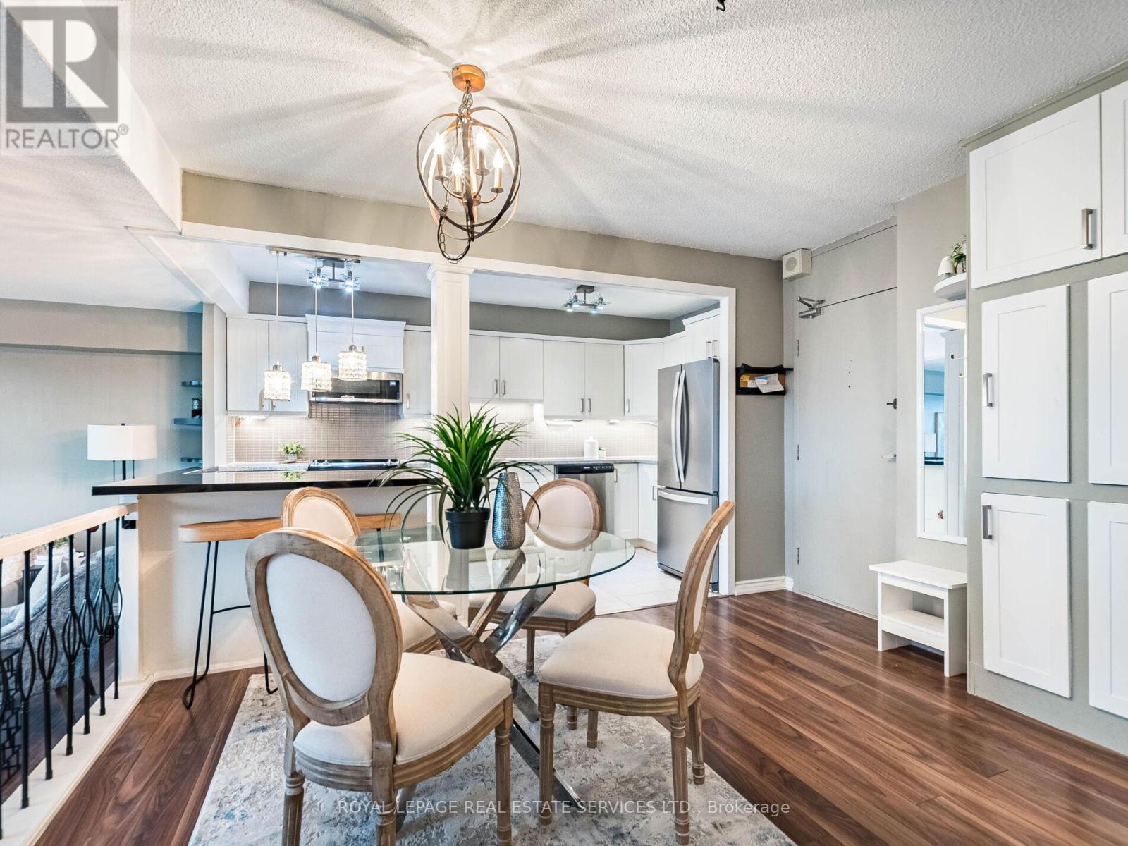 1304 - 240 Scarlett Road, Toronto, Ontario  M6N 4X4 - Photo 5 - W12804198