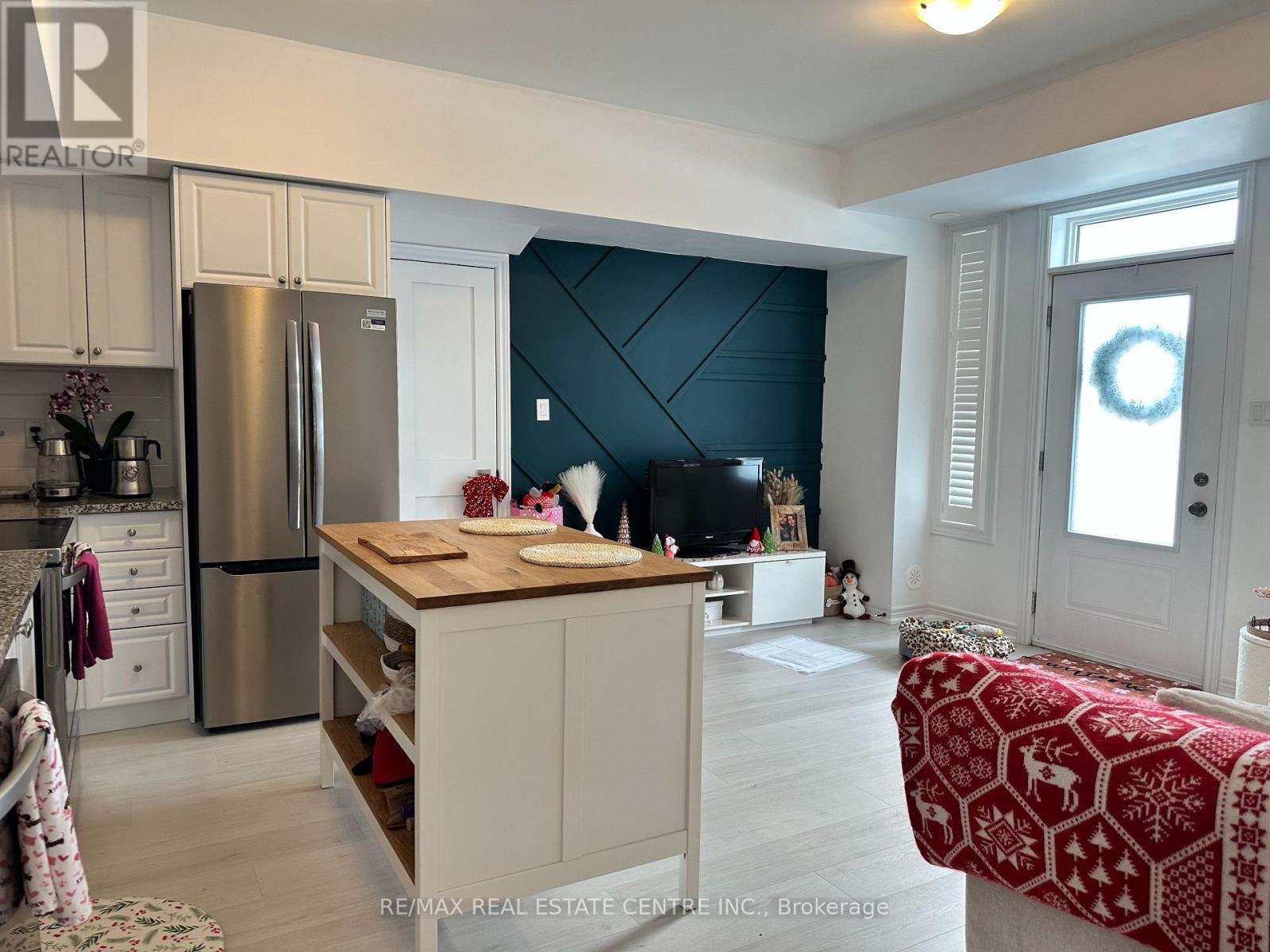 212 Law Drive, Guelph, Ontario  N1E 0H5 - Photo 2 - X12804210