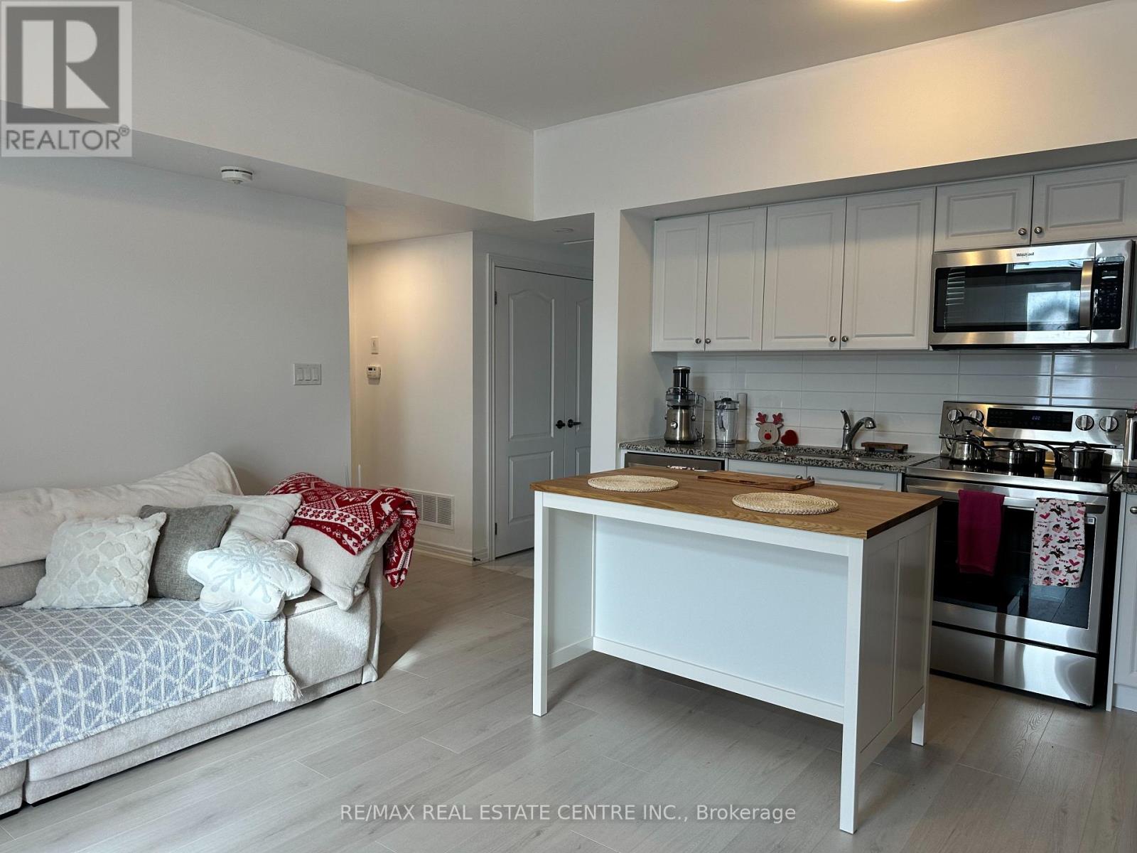 212 Law Drive, Guelph, Ontario  N1E 0H5 - Photo 3 - X12804210