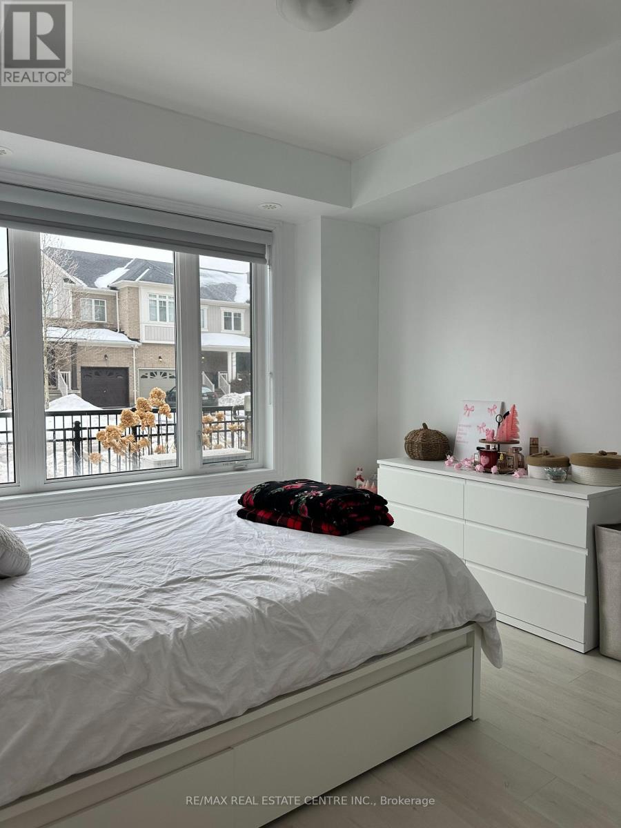 212 Law Drive, Guelph, Ontario  N1E 0H5 - Photo 4 - X12804210