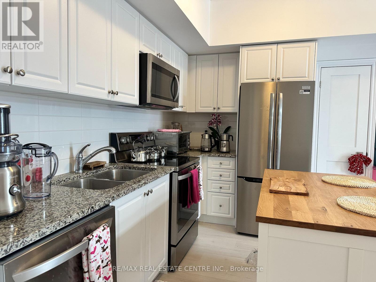 212 Law Drive, Guelph, Ontario  N1E 0H5 - Photo 5 - X12804210