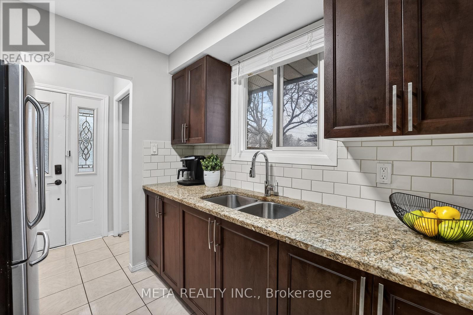 723 West 5th Street, Hamilton, Ontario  L9C 3R3 - Photo 3 - X12804212