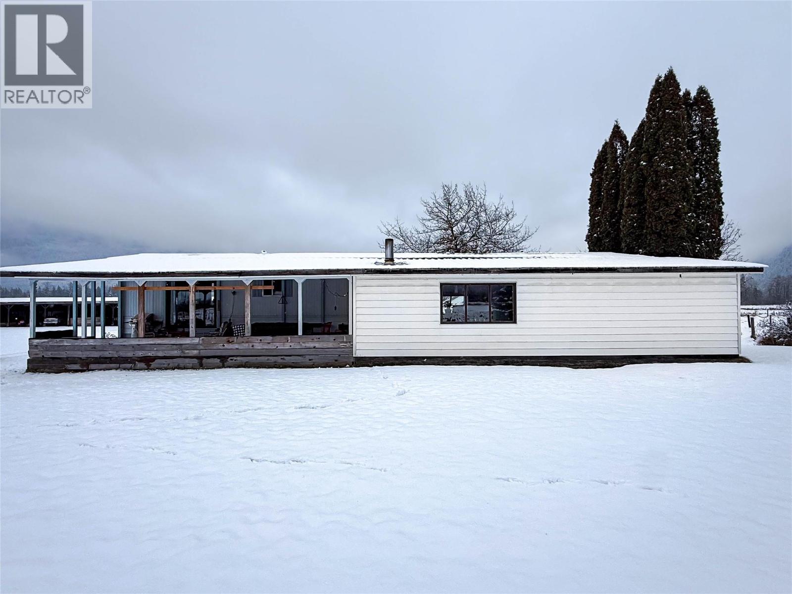 13226 31 Highway, Meadow Creek, British Columbia  V0G 1N0 - Photo 9 - 10376165