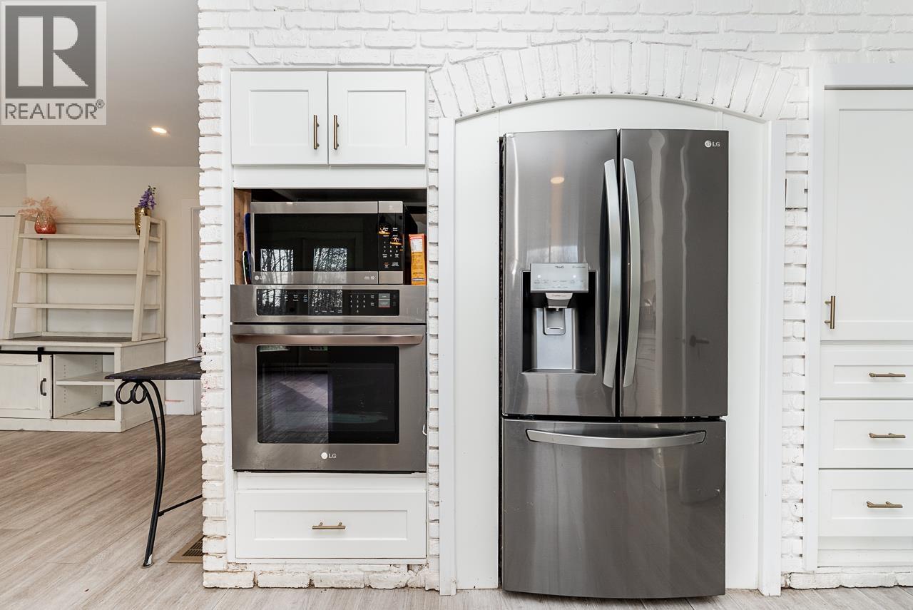 28204 108th Avenue, Maple Ridge, British Columbia  V2W 1T5 - Photo 10 - R3090868