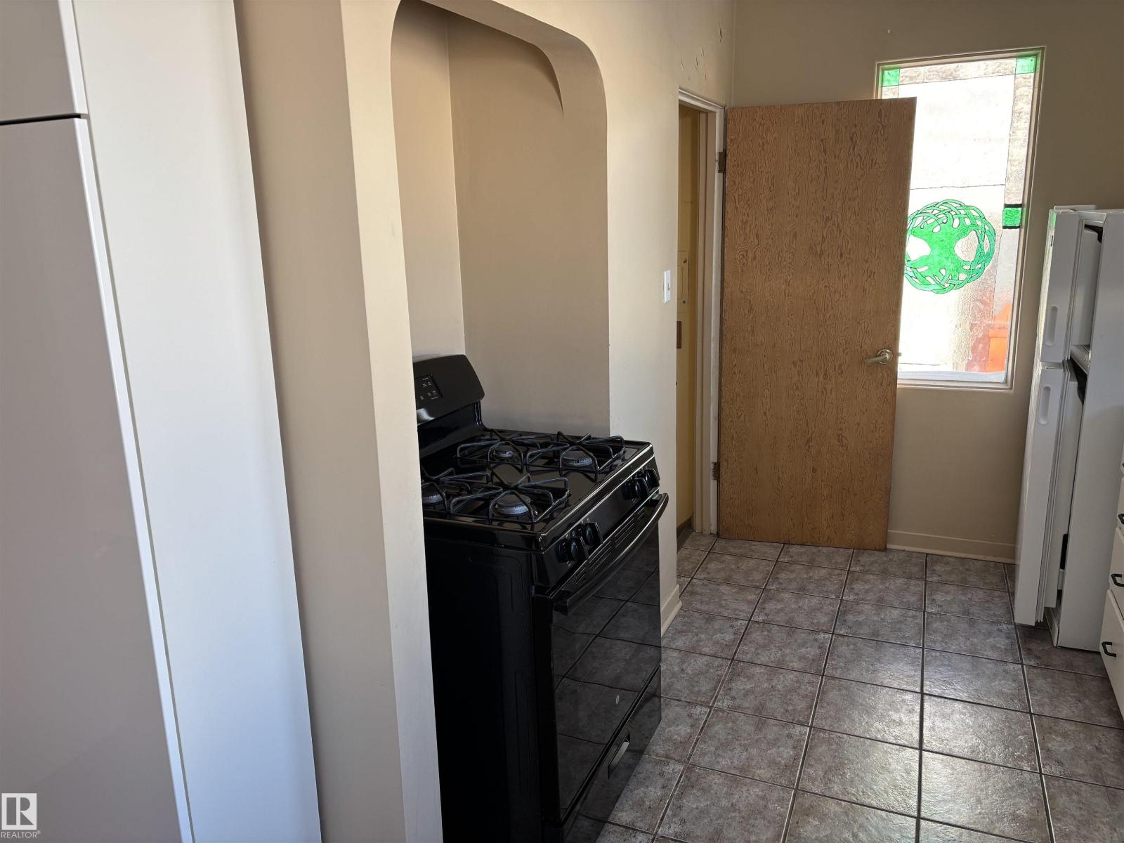 12303 131 St Nw Nw, Edmonton, Alberta  T5L 1N2 - Photo 11 - E4474130