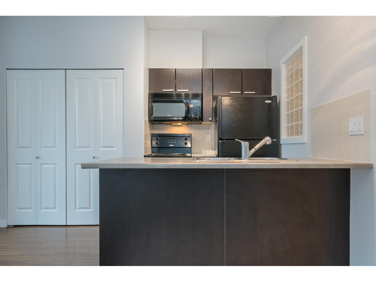 402 10455 University Drive, Surrey, British Columbia V3T 0A5 - Photo 11 - R3091842