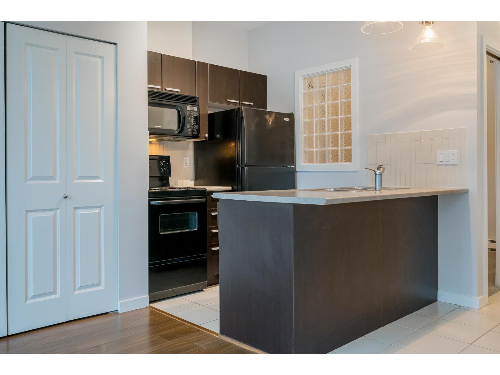 402 10455 University Drive, Surrey, British Columbia V3T 0A5 - Photo 12 - R3091842