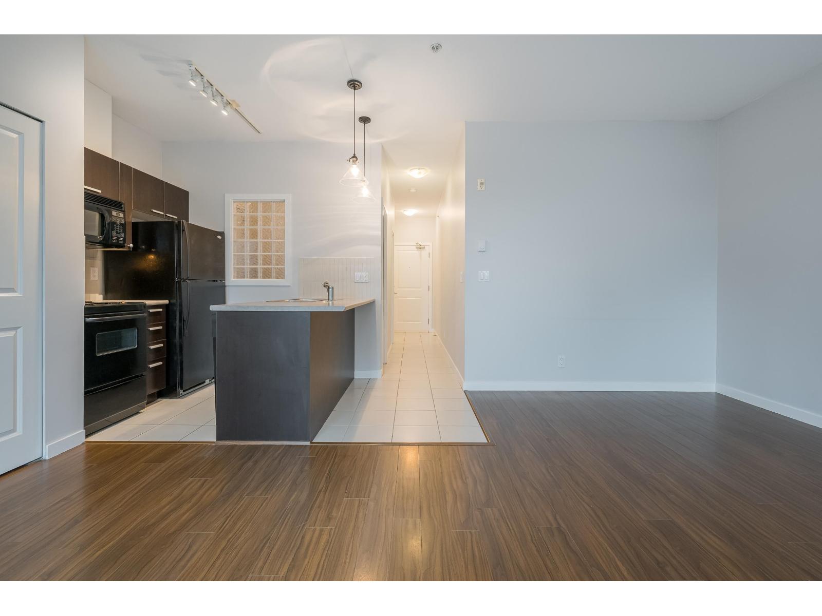 402 10455 University Drive, Surrey, British Columbia V3T 0A5 - Photo 13 - R3091842